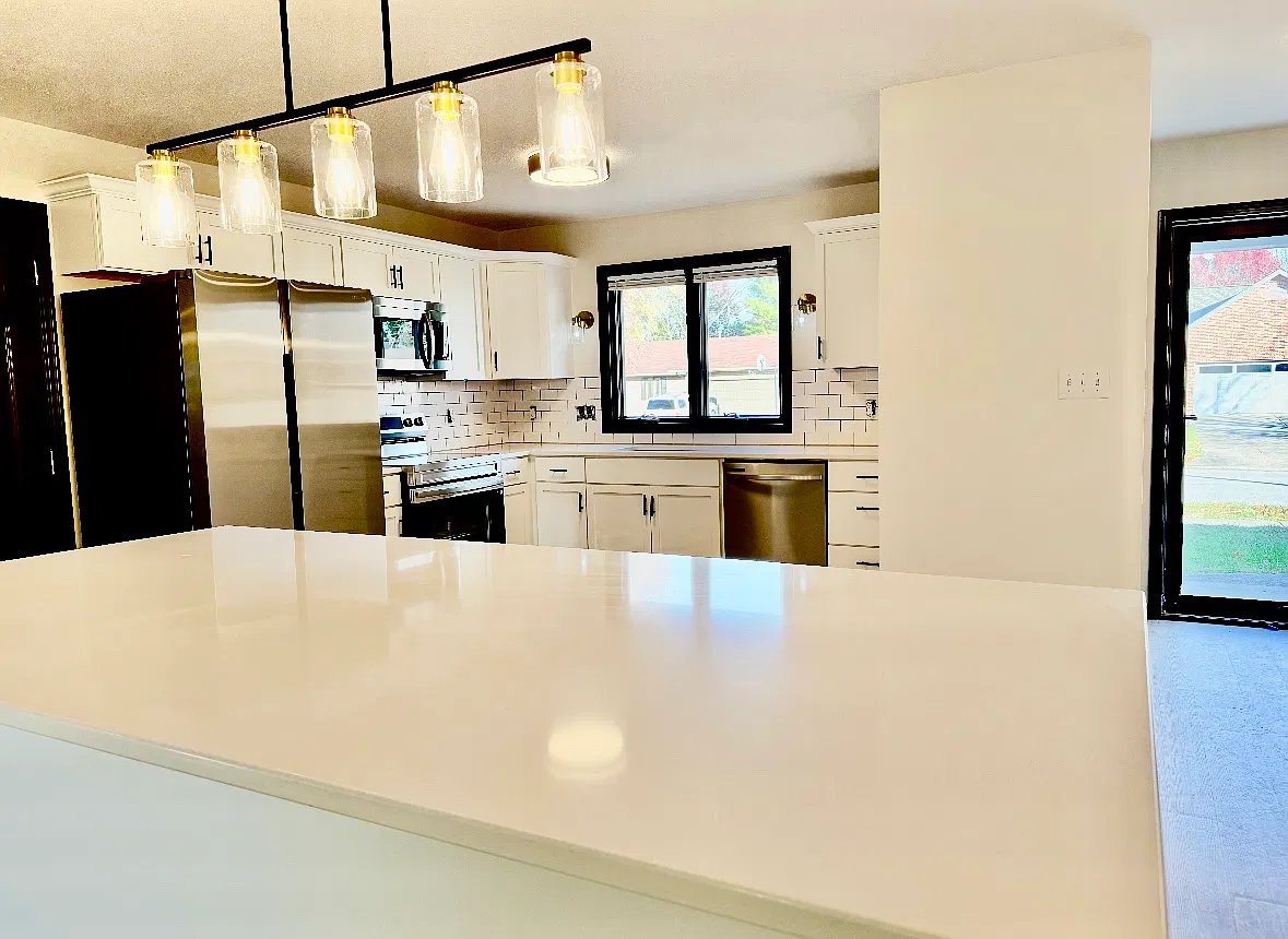 3 bed, 1500 sqft, $2,300 — Photo 4