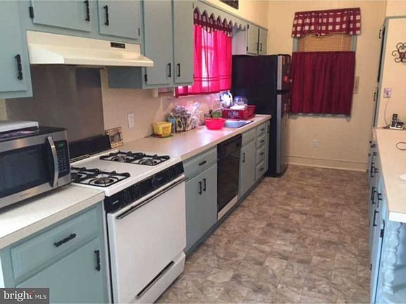 3rd image of 8 S West Ave