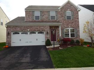102 Village Cir, Oakdale, PA