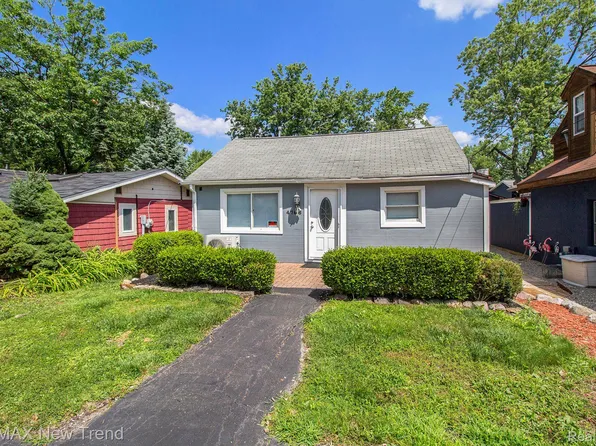 4766 Linwood St, West Bloomfield, MI 48324