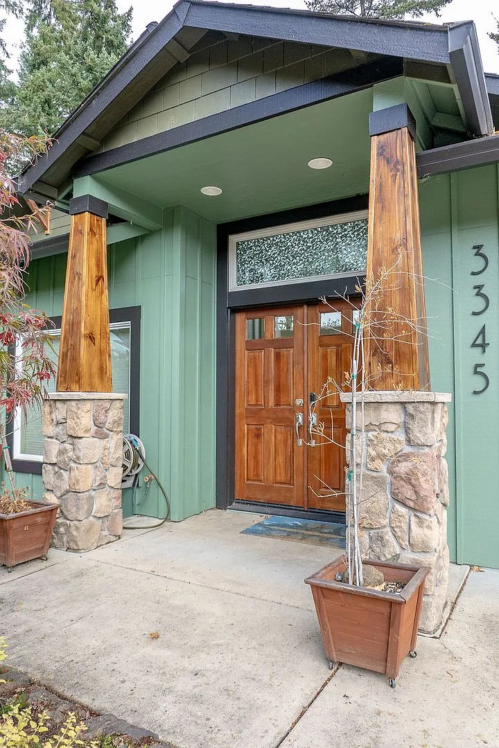 3 Bed | 2.5 Bath | 2,554 Sq Ft House in 3345 Bentley Ave, Eugene — Photo 4