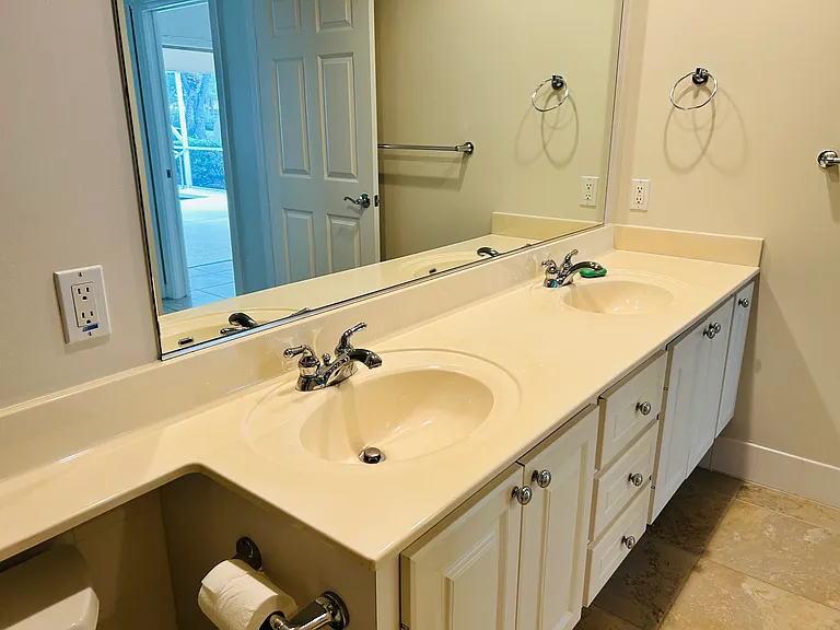 15401 Orlanda Dr — Photo 20