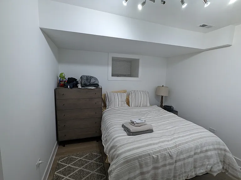 1544 N Bosworth Ave #G — Photo 11