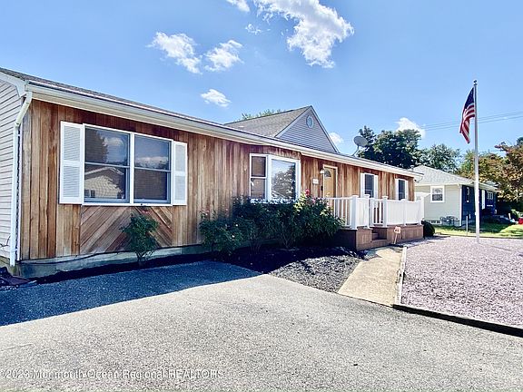 3rd image of 1045 Seaman Avenue