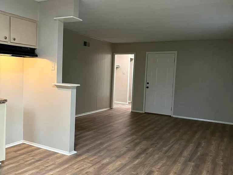 3105 Normandy Dr — Photo 3