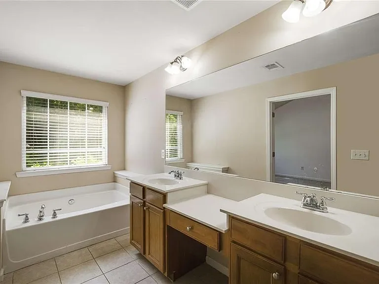 1798 Oakbrook Ln NW #8 — Photo 21