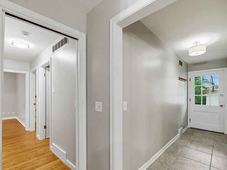 1204 Forest Ct — Photo 8