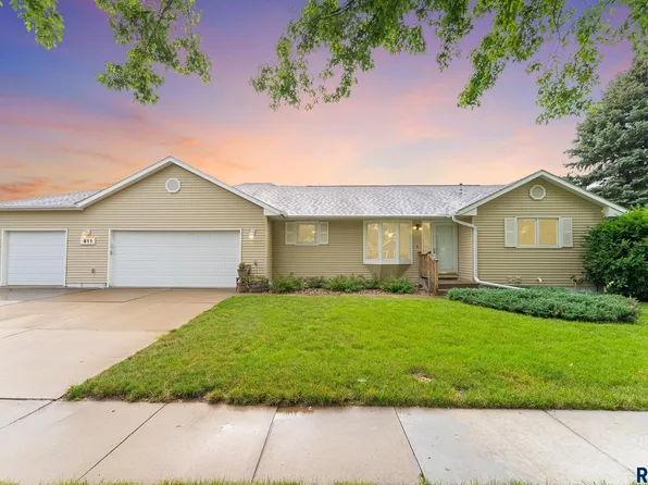 911 S Randolph Ln, Sioux Falls, SD 57106