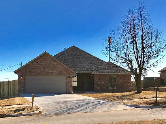 2nd image of 504 Whispering Oaks Blvd