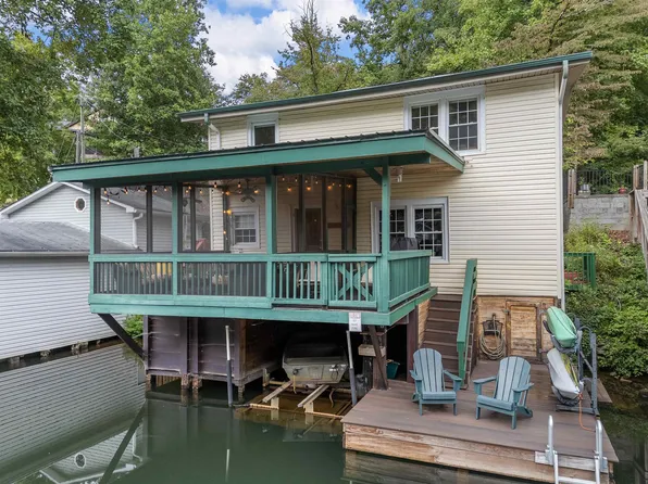 364 E Lakeshore Dr, Landrum, SC 29356