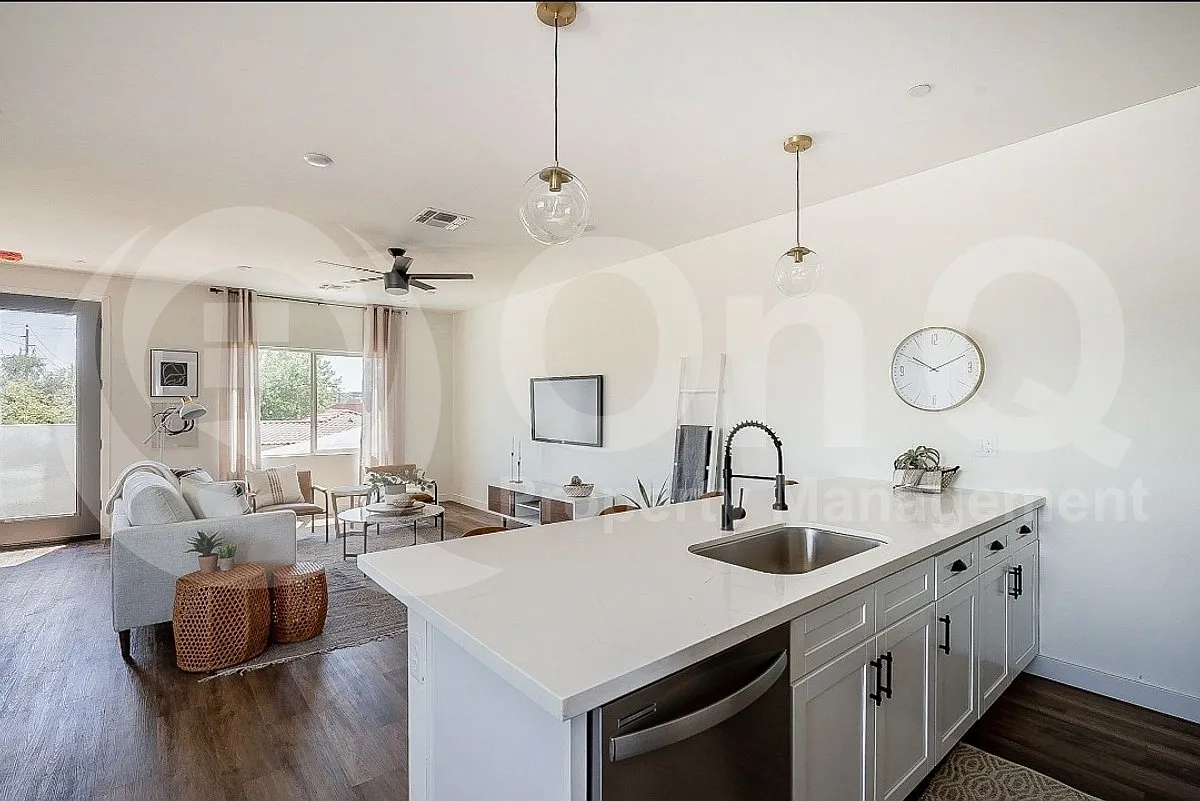 3 bed, 3.5 bath, 1980 sqft, $2,550 — Photo 3