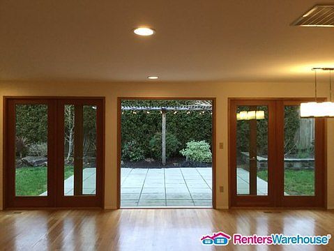 3rd image of 10922 NE 48th St