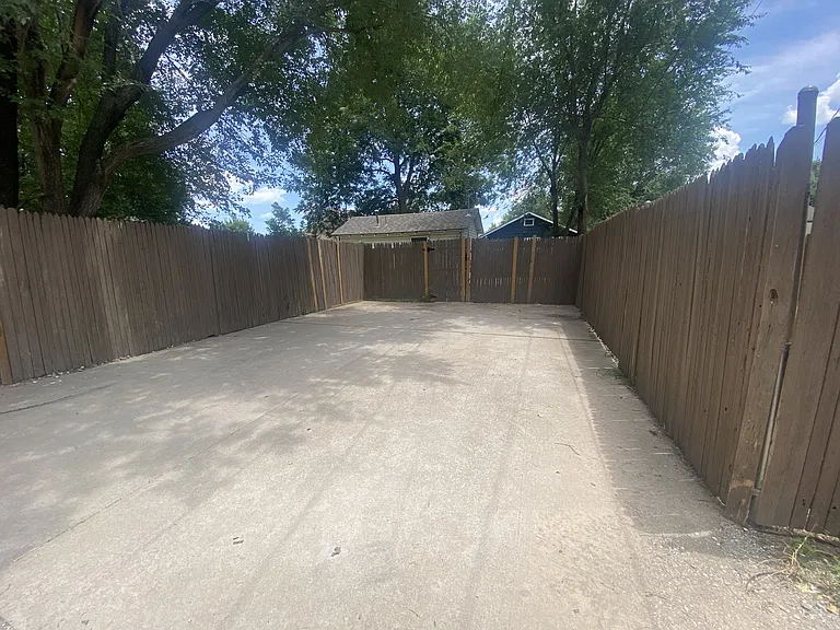 515 E Main St #1/2 — Photo 12