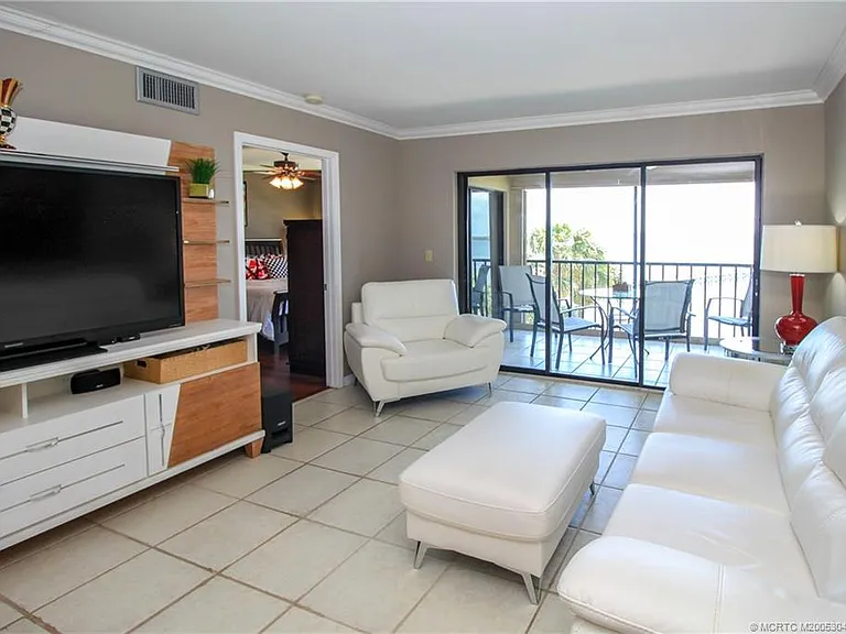 4720 NE Sandpebble Trce #403 — Photo 4