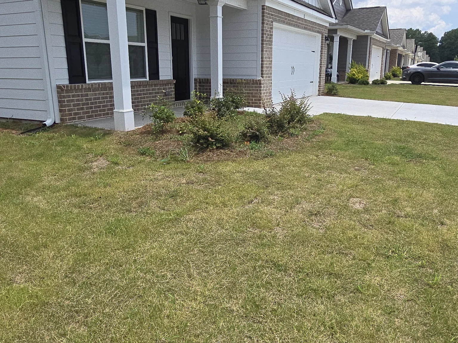 4 bed, 2.5 bath, 2200 sqft, $2,400 — Photo 2
