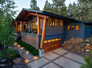 19077 Mount McLoughlin Dr, Bend, OR 97703