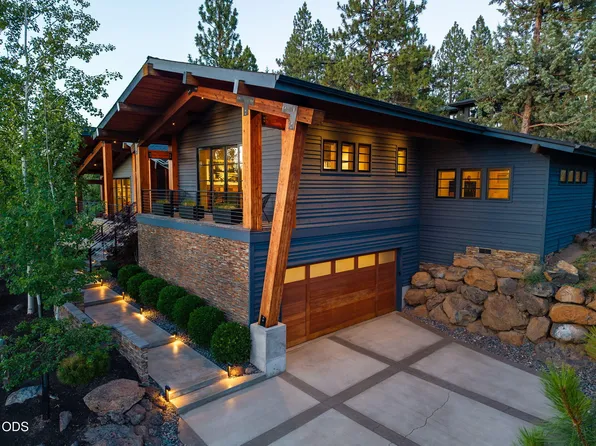 19077 Mount McLoughlin Dr, Bend, OR 97703