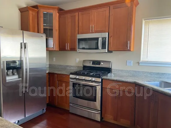 150 S 152nd St APT B, Burien, WA 98148