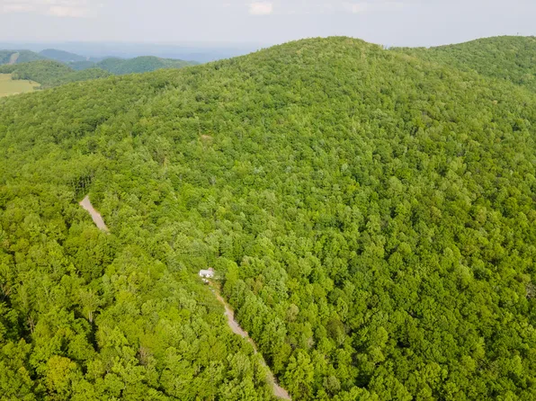 758 Haycock Rd SE, Floyd, VA 24091