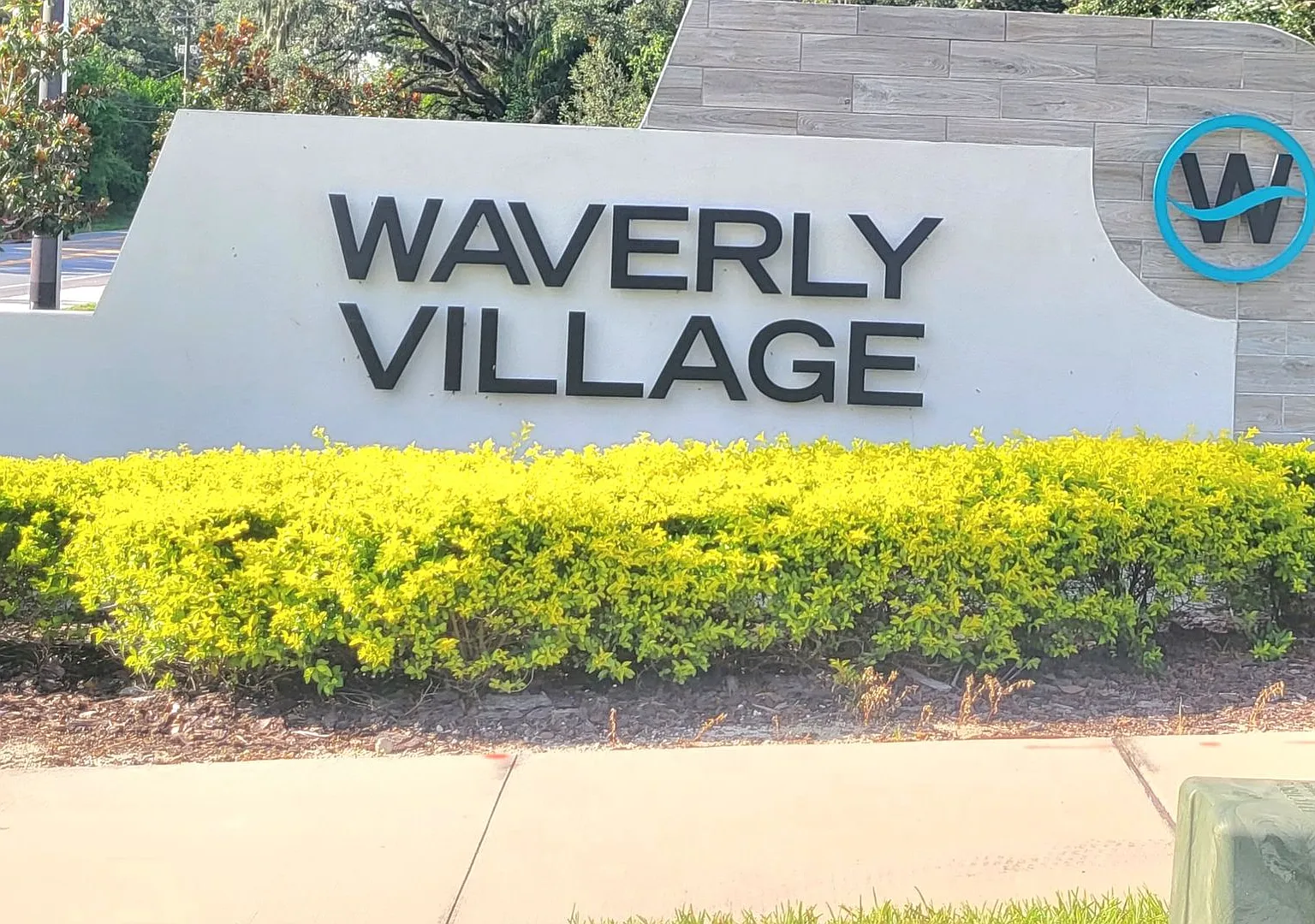 3 Bedroom / 2.5 Bath Home with a Fully Fenced Yard and Screened Lanai Located within the Waverly ... — Photo 2