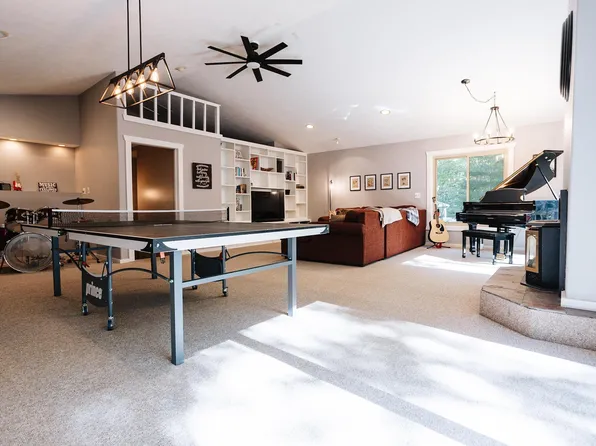 119 Peninsula Trl, Traverse City, MI 49696