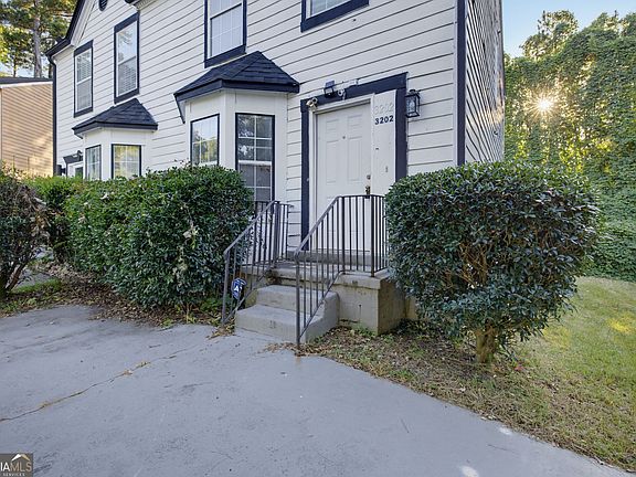3rd image of 3202 Kingswood Pl