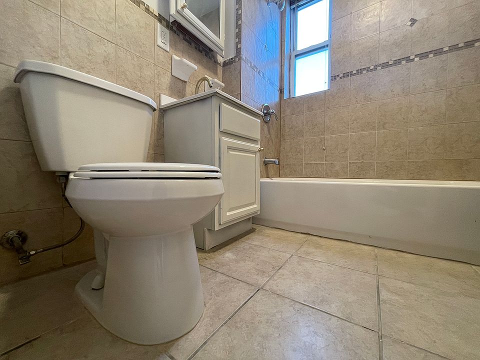 2nd image of 164 Clinton Ave #33E
