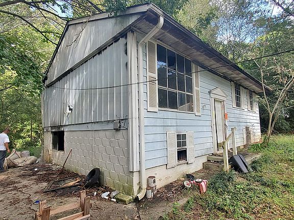 2nd image of 842 Vinton Woods Dr