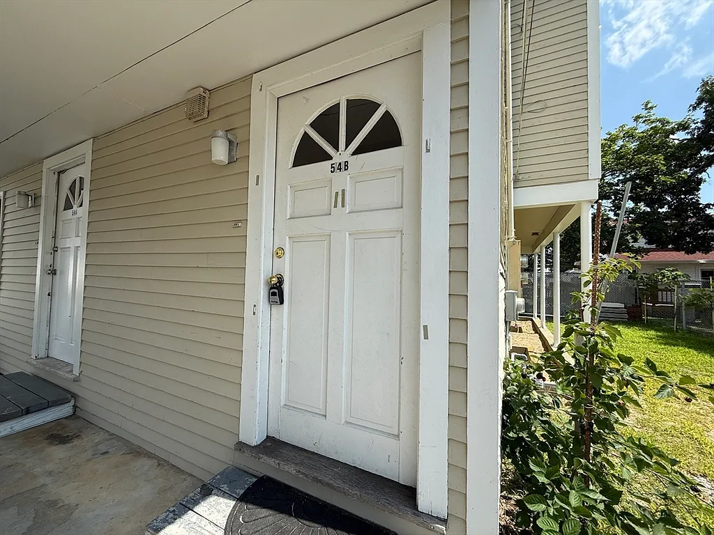 4 bed, 1.0 bath, 1430 sqft, $3,600 — Photo 3
