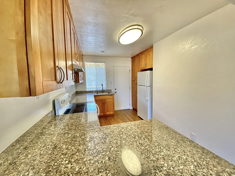Bernardo Apartments — Photo 4