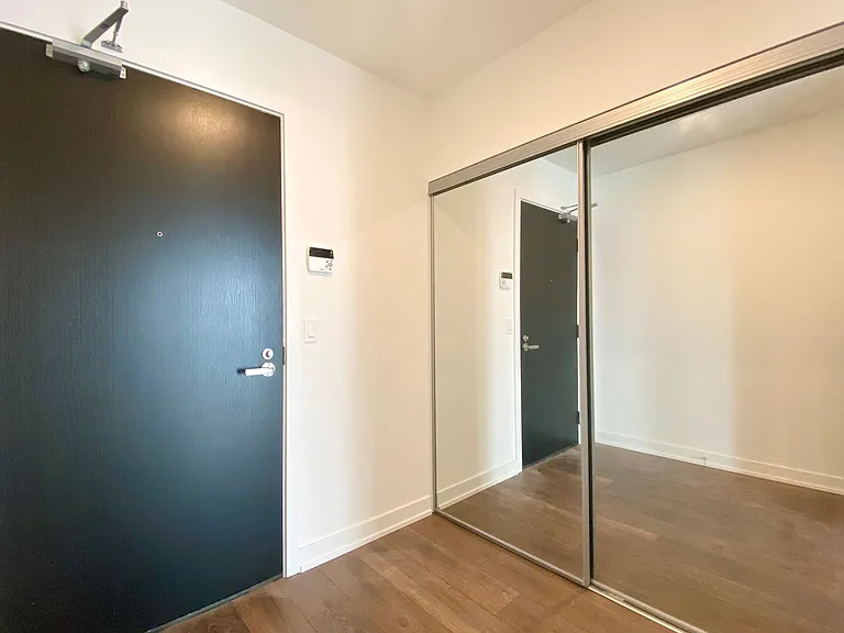 501 Yonge St #2709 — Photo 3
