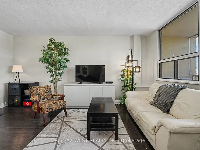 15 Nicklaus Dr #807 — Photo 4