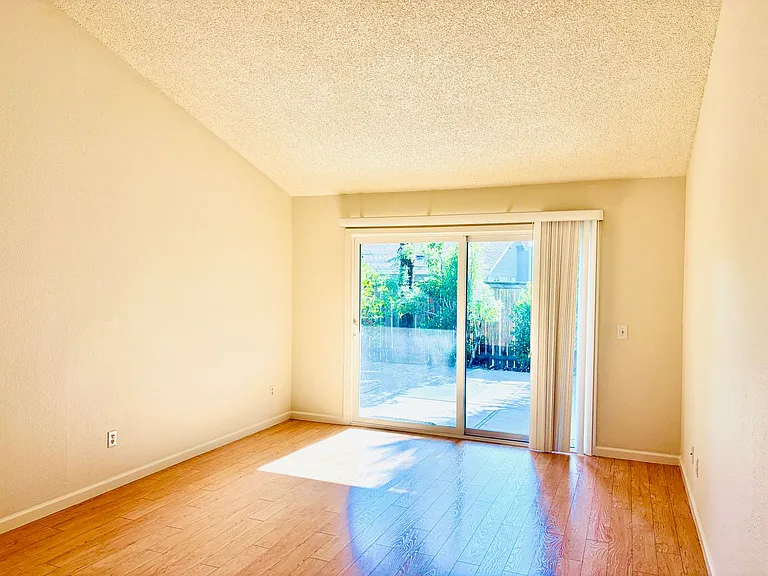 1211 Capri Way #3 — Photo 38