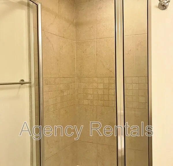 600 Queen St #1404 — Photo 3