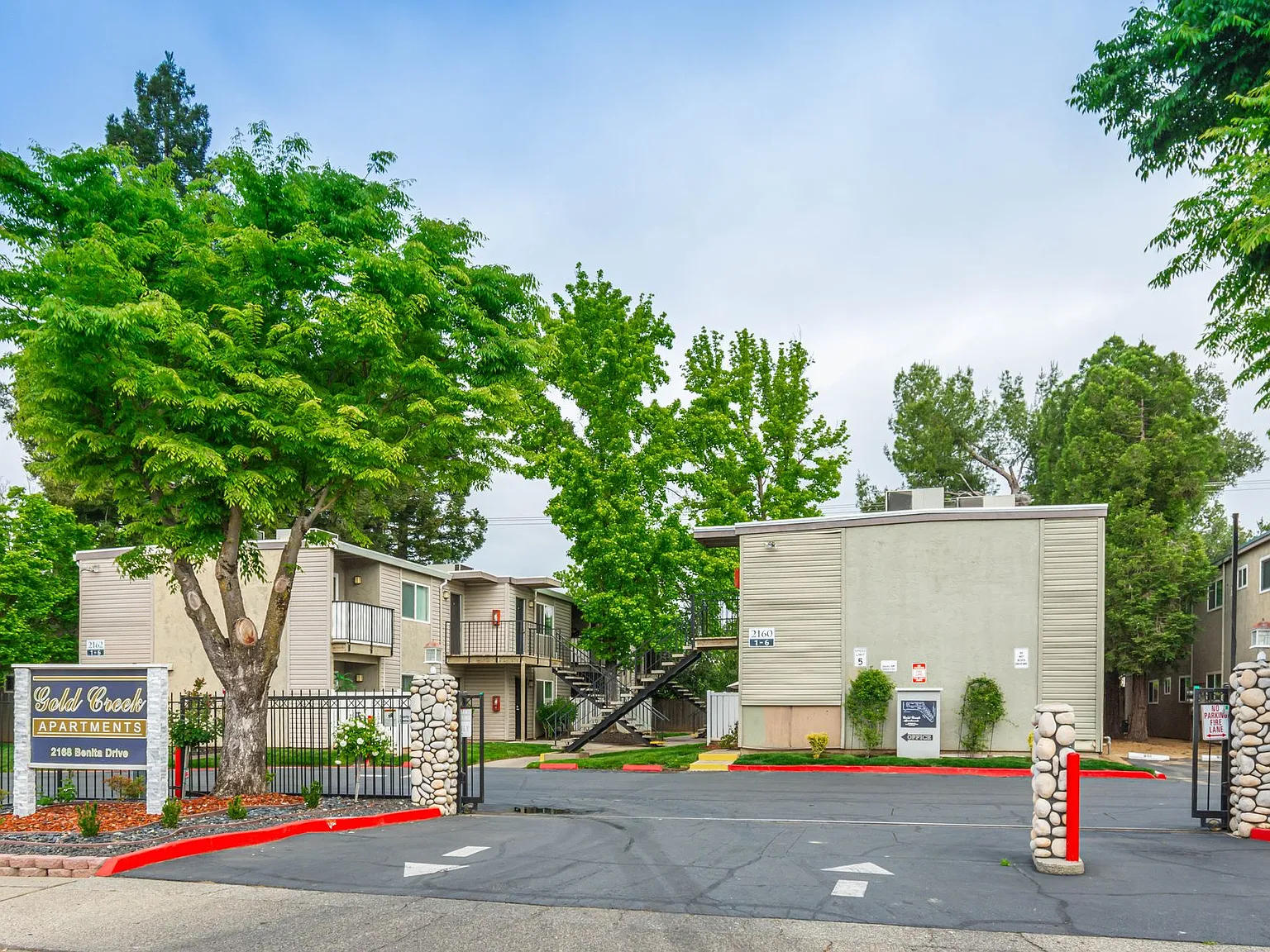 Gold Creek Apartments — Photo 4