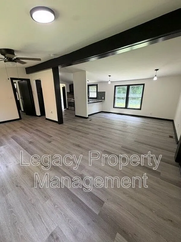 3 bed, 2.0 bath, $1,600 — Photo 3
