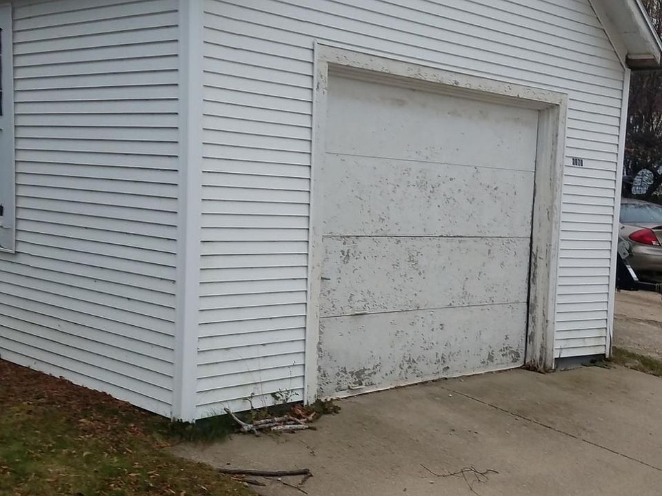 2nd image of 3670-70A E Van Norman Ave