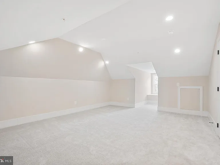 12321 Potomac Hunt Rd — Photo 53
