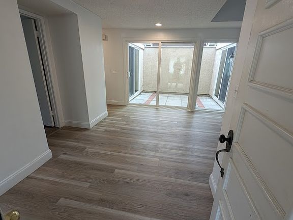 Front Entrance Foyer (passage directly to Atrium)