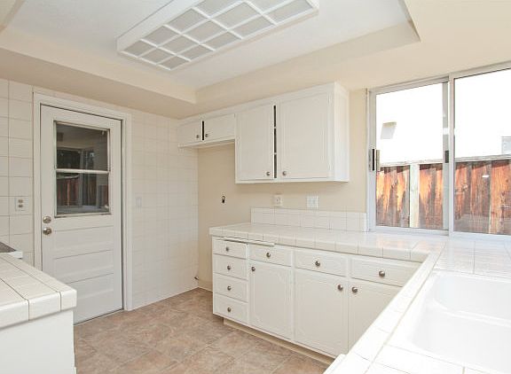 5th image of 204 Benbow Ave