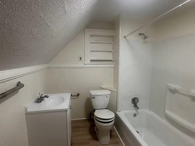 226 Fulton Ave #UP — Photo 6