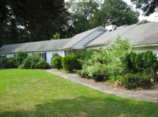 25 Dorothy Dr, Middlebury, CT 06762