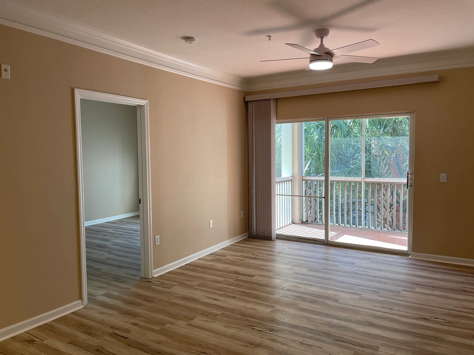 2 bed, 1116 sqft, $2,170 — Photo 4