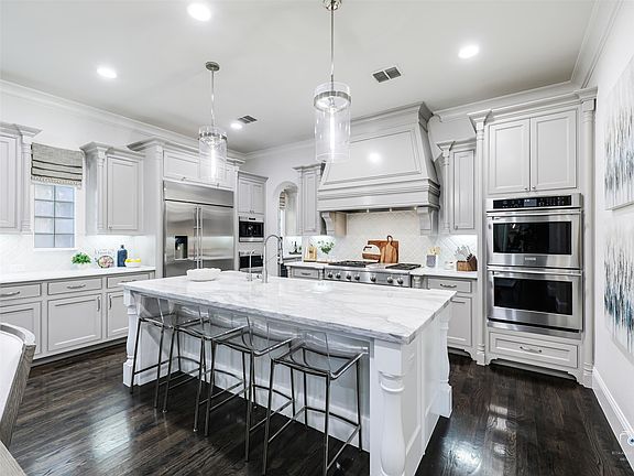 4th image of 4118 Fallbrook Dr