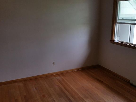 main level back bed