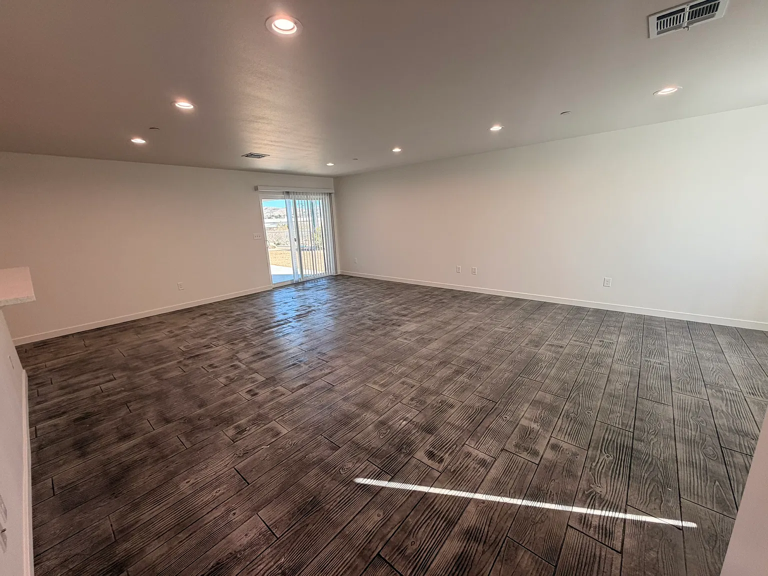 3 bed, 1400 sqft, $2,300 — Photo 2