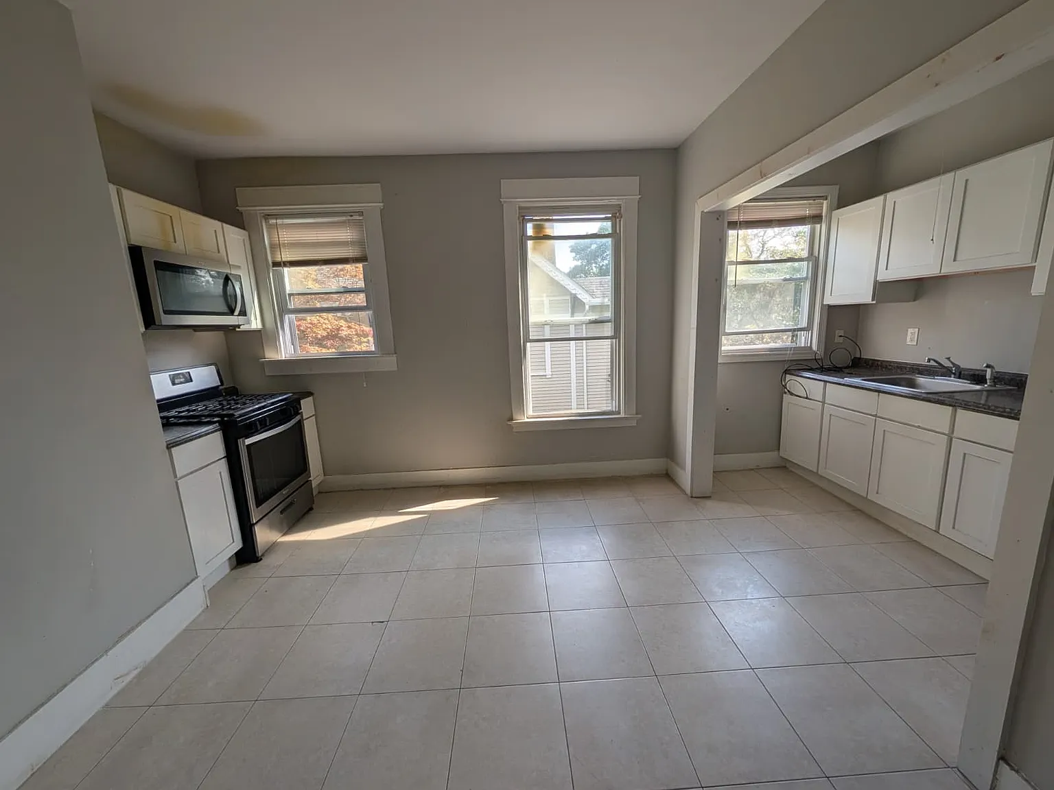 3 bed, $2,000 — Photo 2