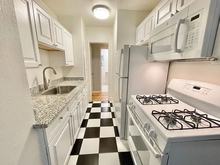 1731 N Street — Photo 10