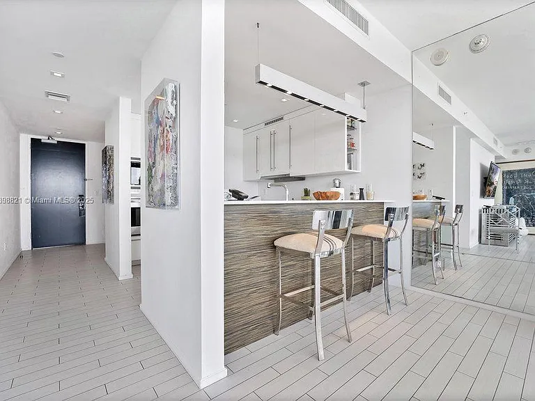 2201 Collins Ave #628 — Photo 11