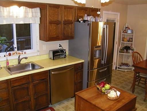 4th image of 72 Susan Dr